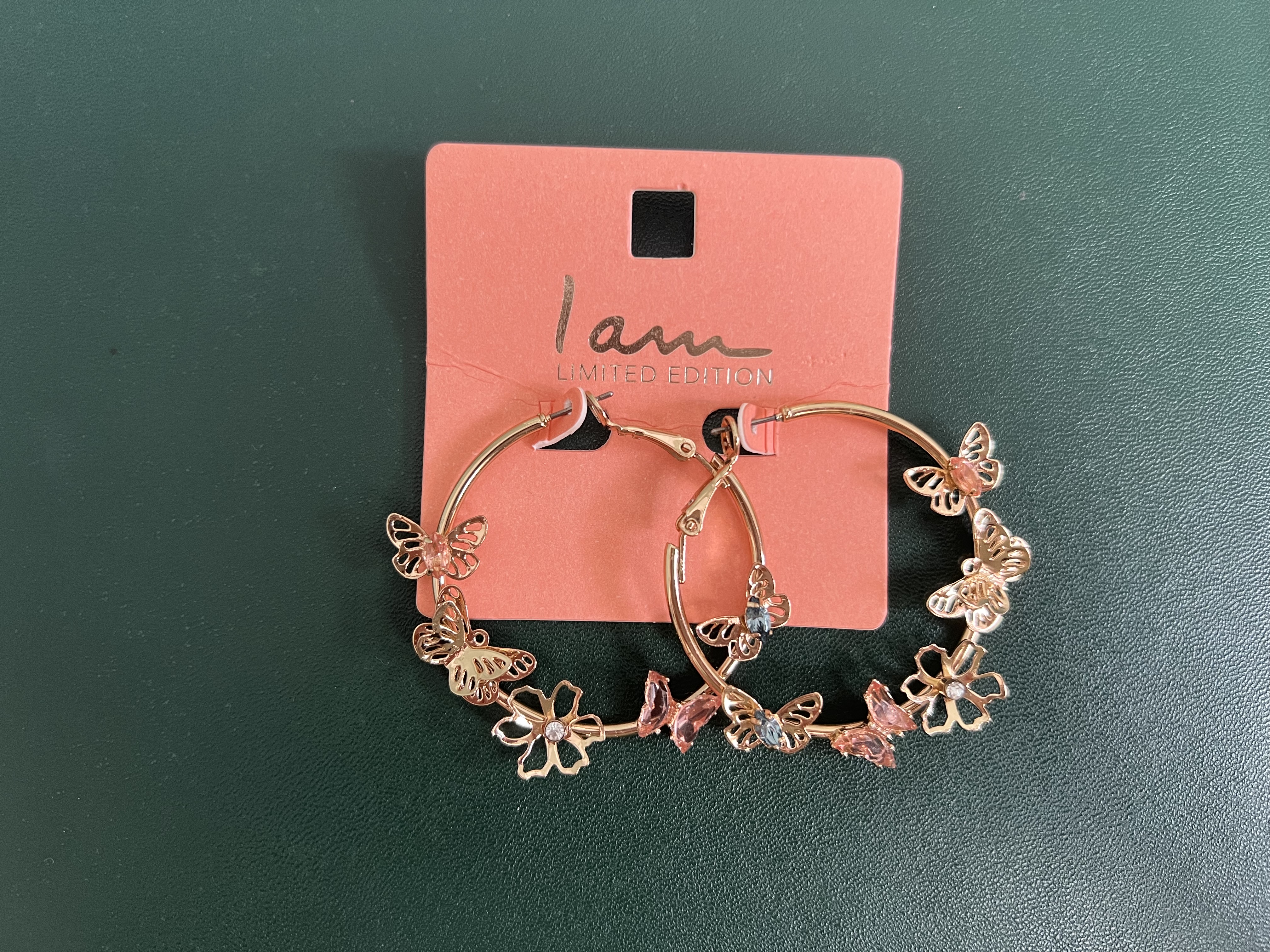 گوشواره حلقه ای طرح پروانه
